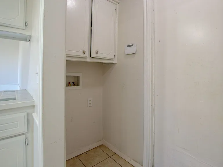 224 S Bouziden Dr — Photo 14