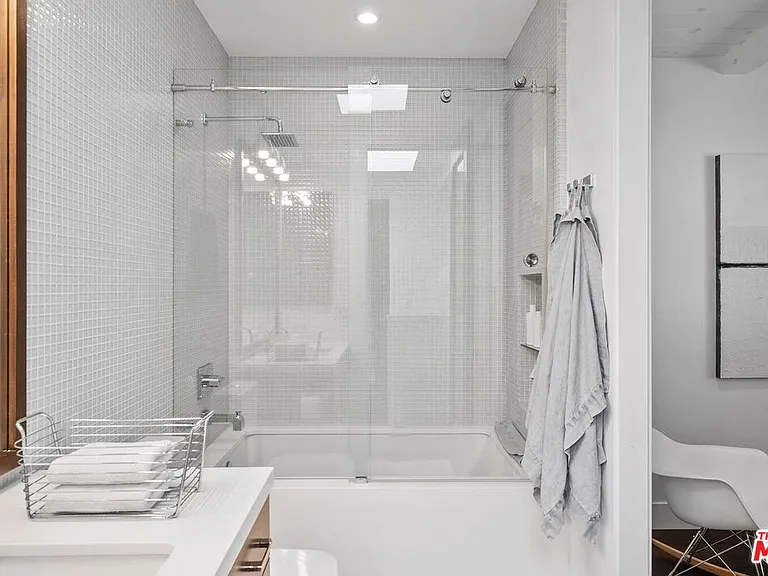 11940 Whalers Ln — Photo 12