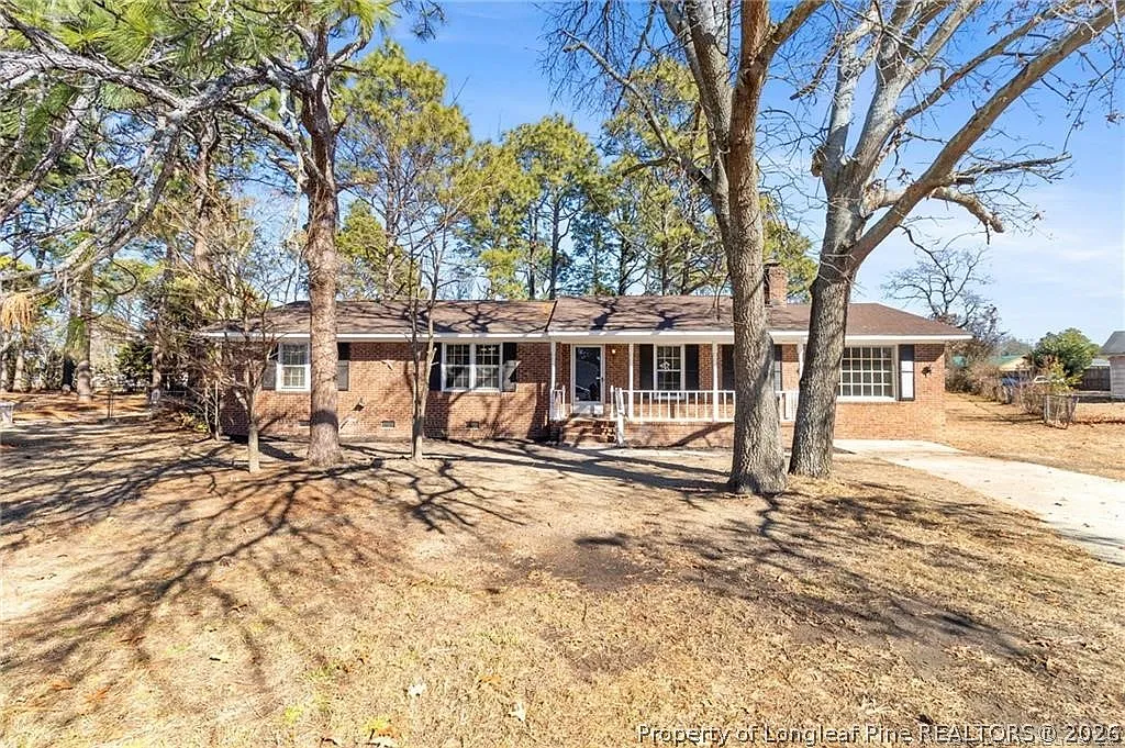4 bed, 2.0 bath, 1910 sqft, $1,800 — Photo 1