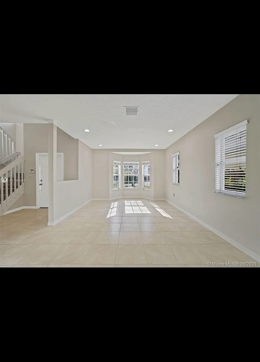 3 bed, 2217 sqft, $4,250 — Photo 3