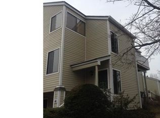 217 Crosswoods Rd, Branford, CT 06405