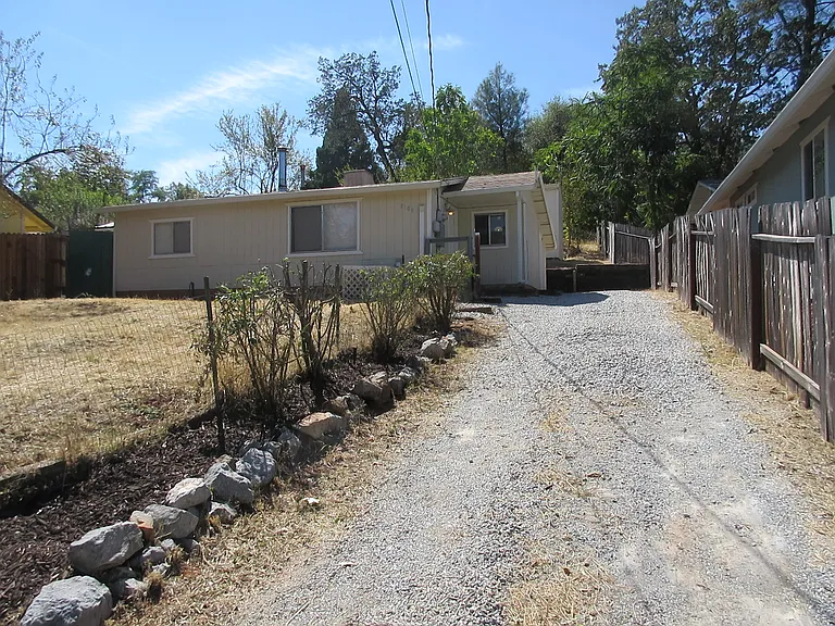 1108 Central Ave — Photo 3