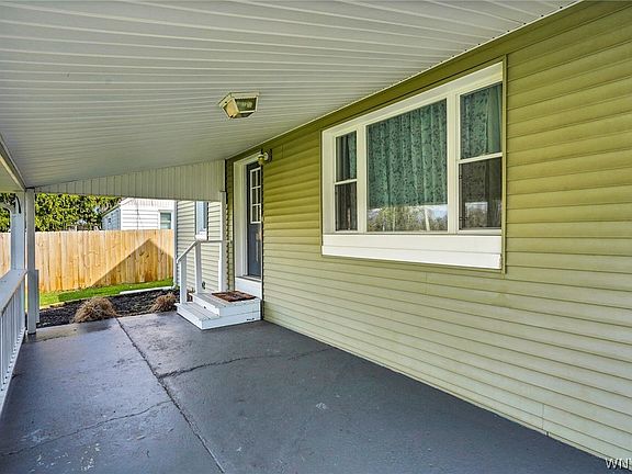 5th image of 200 Queensway Rd