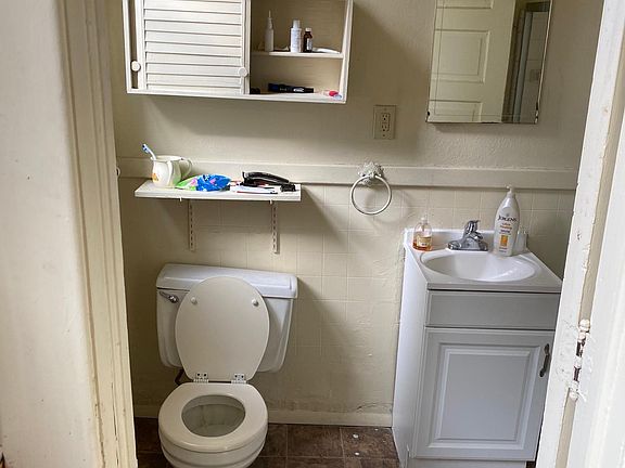 2nd image of 601 E William St APT 1