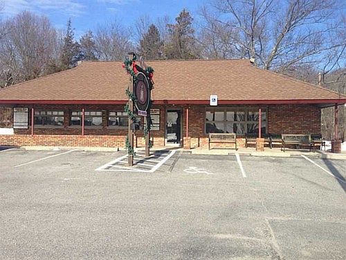 1st image of 777 Putnam Pike