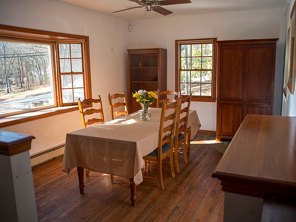3rd image of 133 Grassy Pond Dr