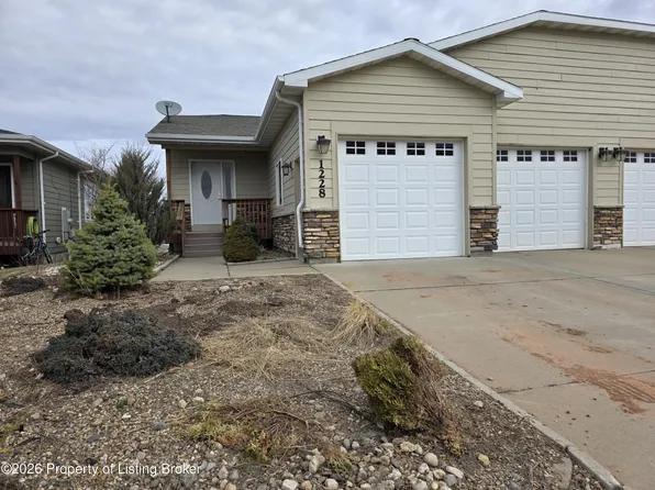 1228 23rd St W, Dickinson, ND 58601