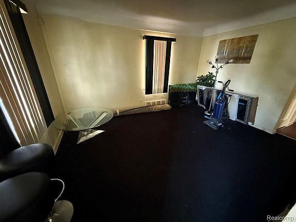 5th image of 13592 Rosemont Ave