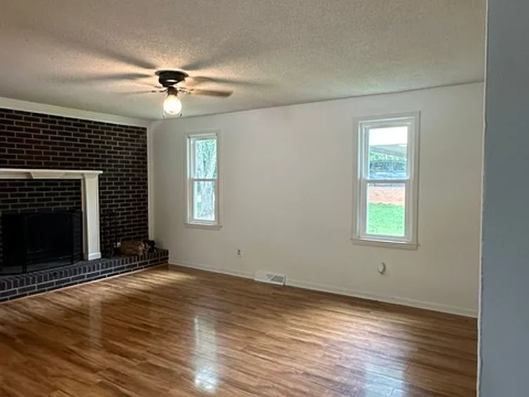 1570 Tanglewood Dr — Photo 6