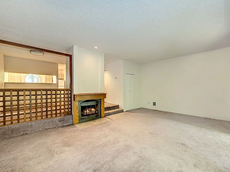 22715 Lakeview Dr #J2 — Photo 8