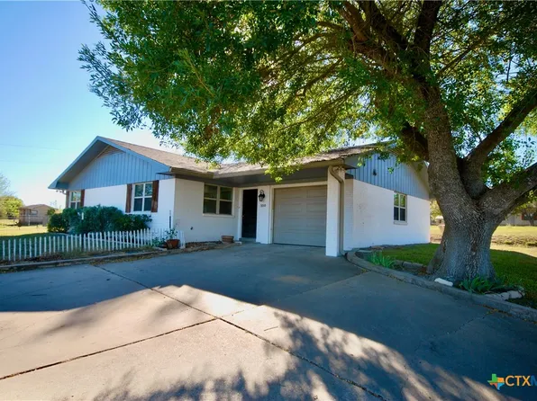 500 S Lavaca St, Moulton, TX 77975