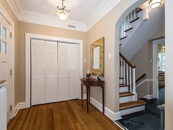 4th image of 7136 Waterman Ave