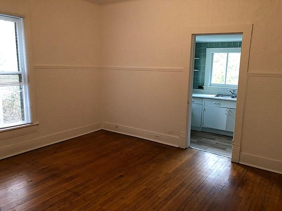 4th image of 518 E Manning St #2