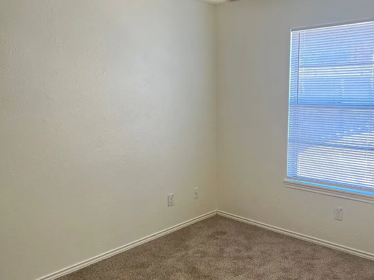9610 Elmwood Ave #B — Photo 6
