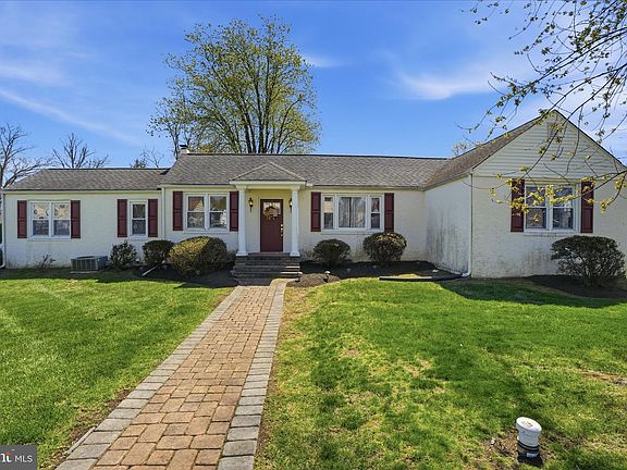 2nd image of 1615 Pleasant Dr