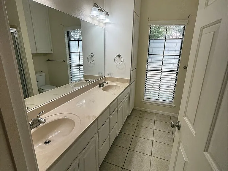 7649 Dallas St — Photo 18