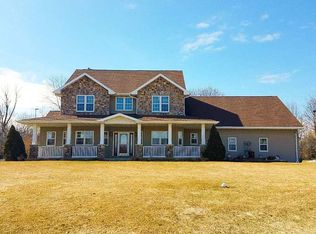 4523 Stonefield Dr, Oshkosh, WI 54902