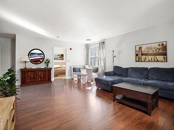 3rd image of 404 W 1st St Unit 23