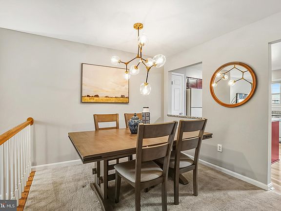 5th image of 10 Martins Square Ln