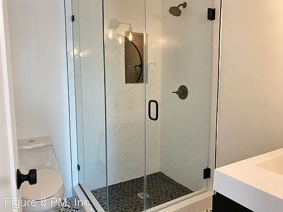 5th image of 333 1/2 N Alexandria Ave