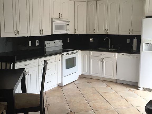 5th image of 2931 SW 11th Pl N