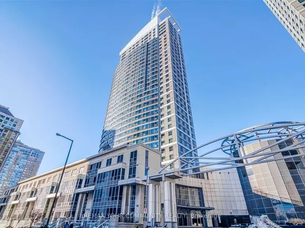 36 Lee Centre Dr, Toronto, ON