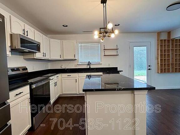 3rd image of 8808 Old Potters Rd