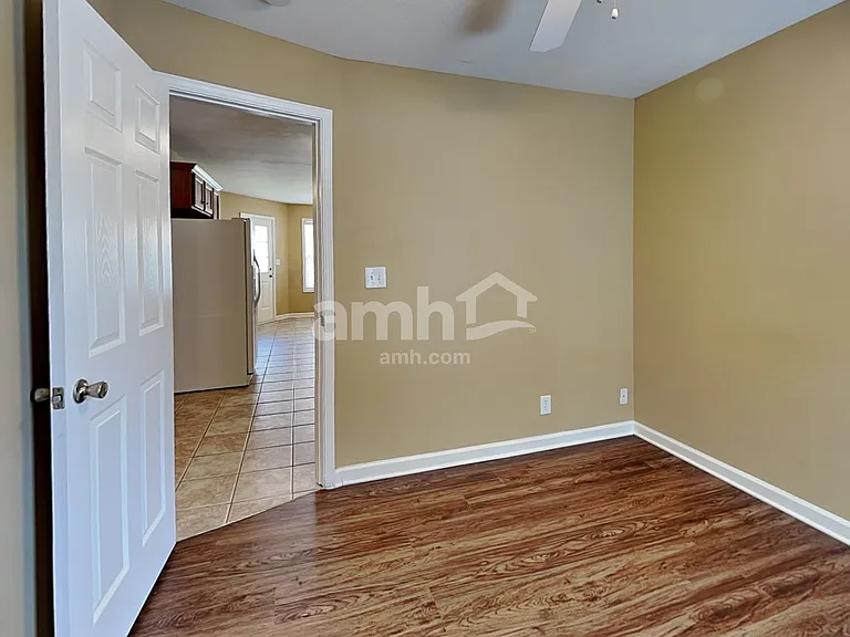 1004 Hendricks Ct — Photo 14