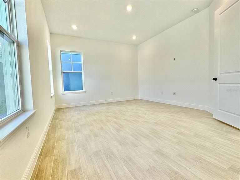 9726 Neruda St — Photo 32