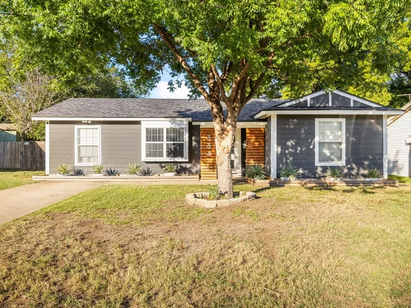 334 NW Lorna St, Burleson, TX 76028