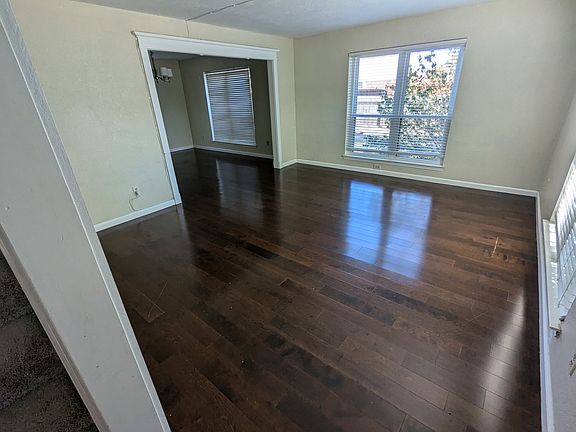 3rd image of 2221 Bershire Dr