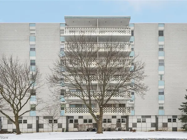 275 N Portage Path APT 8A, Akron, OH 44303