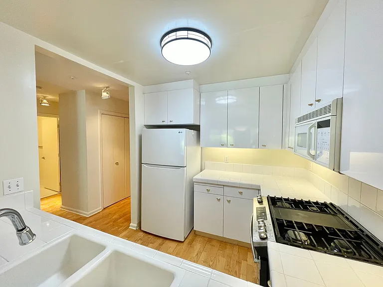 650 Chestnut St #104 — Photo 9