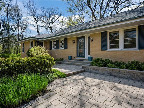 2nd image of 1060 Oak Knoll Dr
