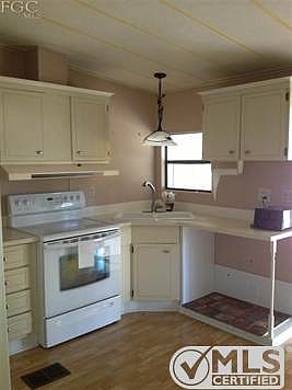 4th image of 4935 Gulfgate Ln