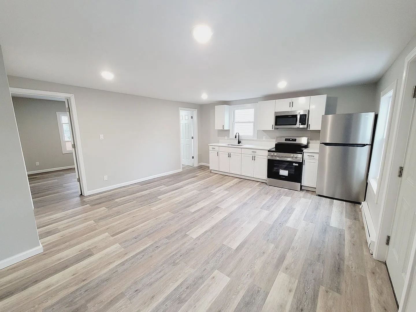 One-Bedroom Apartment for Rent Close to Downtown! — Photo 2