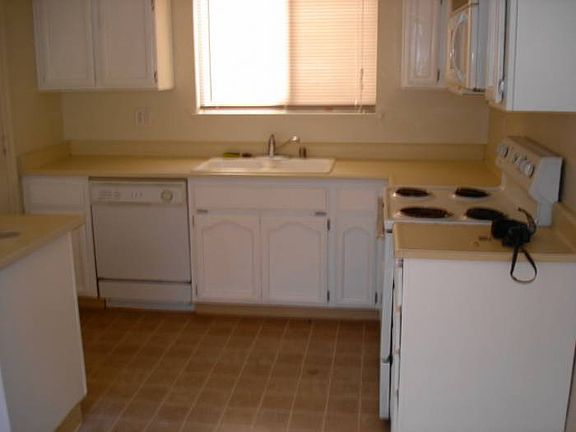 4th image of 3450 Larchwood Dr