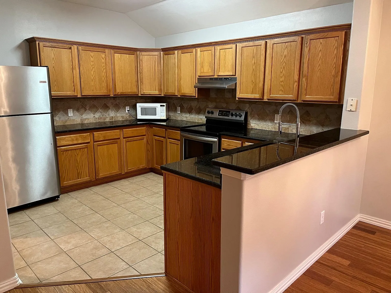 1120 La Mirada — Photo 3