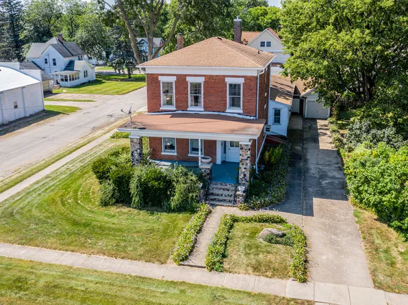 124 S Pleasant St, Princeton, IL 61356