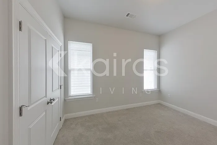 4816 W Dacha Ln — Photo 10