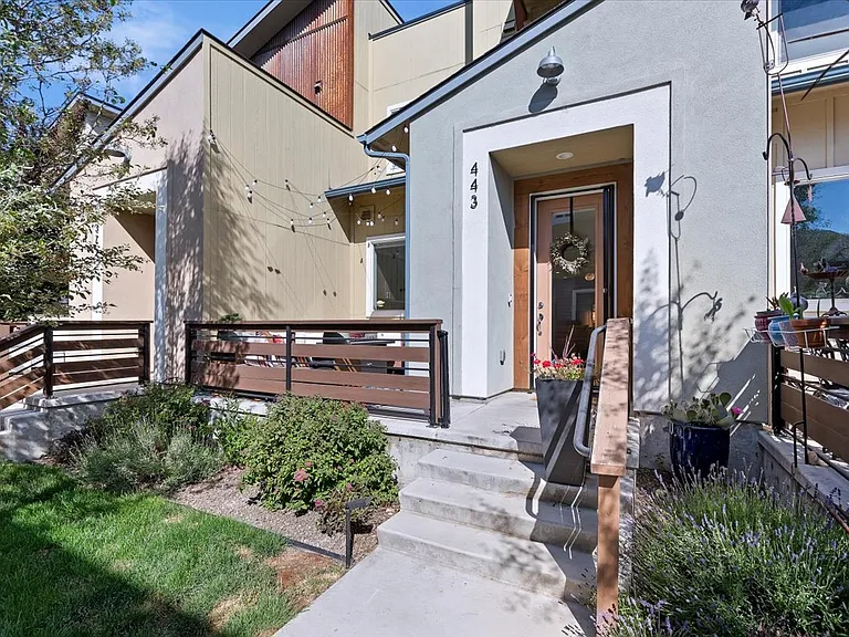 443 E Danika Ln — Photo 3