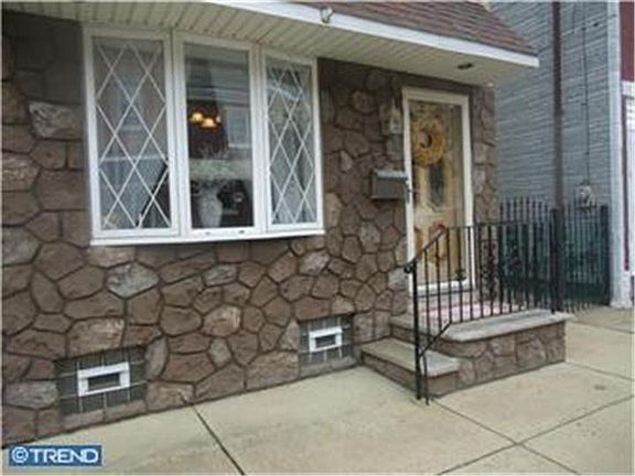 3rd image of 2743 Ash St