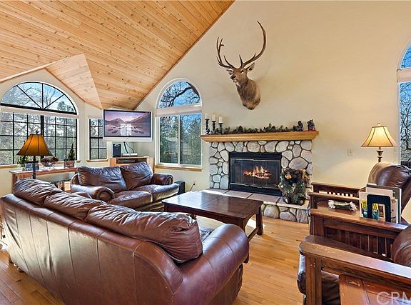 4th image of 1058 Sandalwood Dr