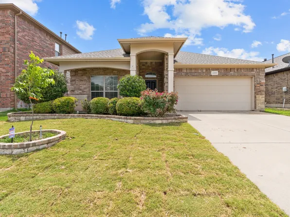 2200 Frosted Willow Ln, Fort Worth, TX 76177