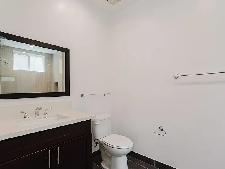 13551 Burbank Blvd #1 — Photo 28