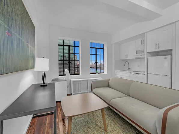 45 Tudor City Place image 3 of 18