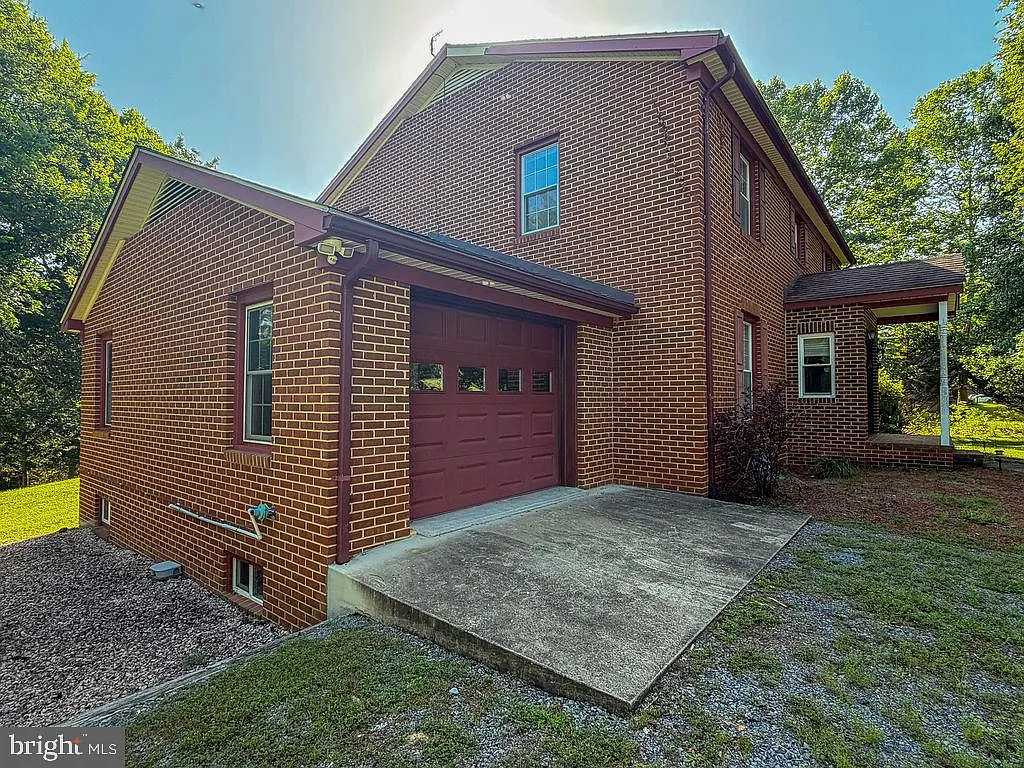 4 bed, 3.5 bath, 3552 sqft, $3,000 — Photo 4