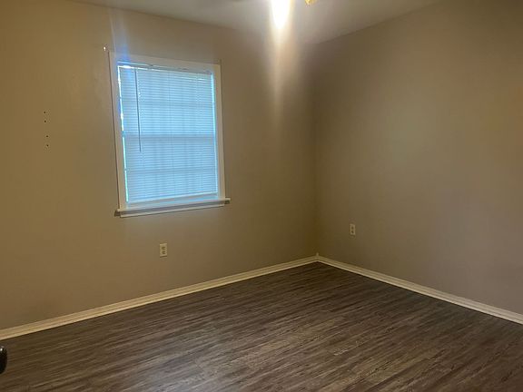 5th image of 701-703 E 11th St
