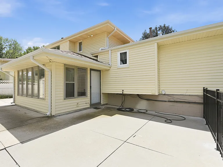 2217 S 164th Cir — Photo 33