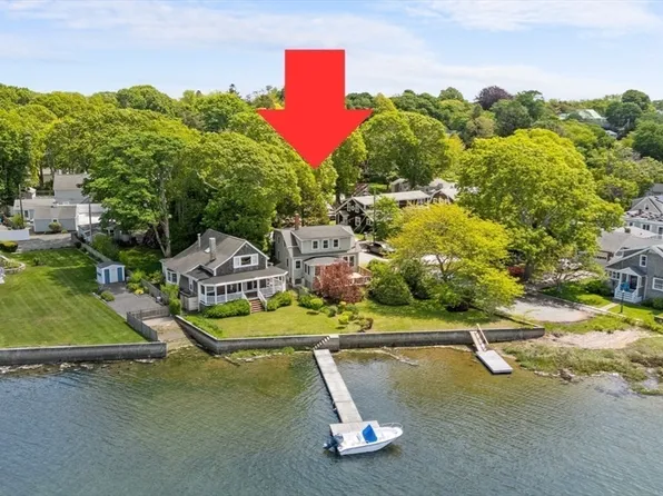 2 Howland Ave, Dartmouth, MA 02748